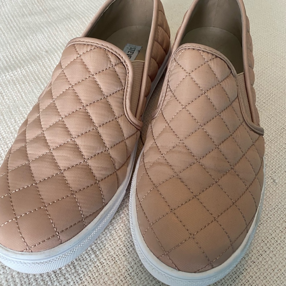 Steve Madden Size 8 Pink Slip on Sneakers Almost New